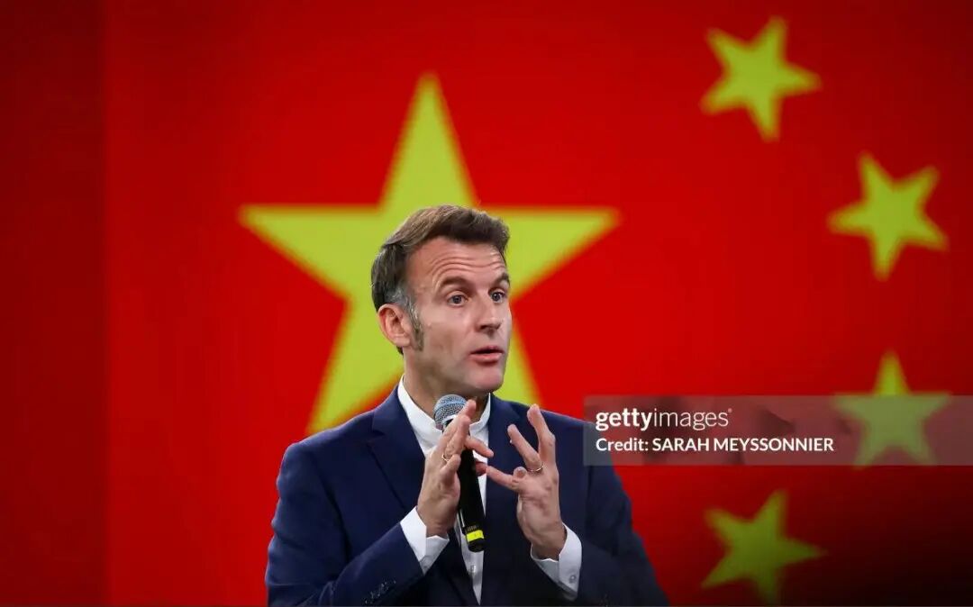 被人民包围的马克龙 被人民包围的马克龙