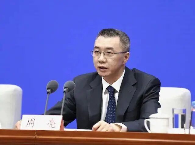 金融圈巨震！“捕蛇者”终被深渊吞噬